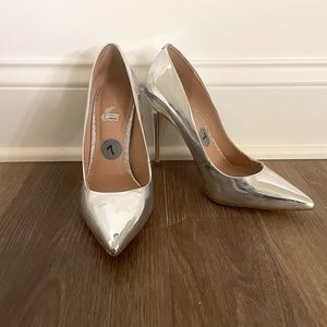 Silver Metallic Pointed Toe Pumps